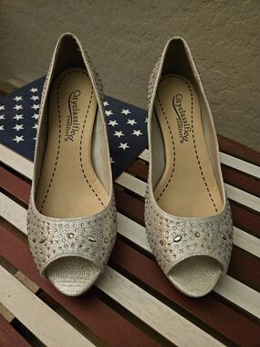 Cityclassified Gold Sparkle Peep-Toe Flats